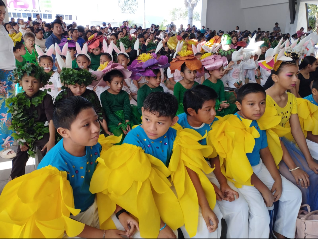Niños de Tizimín se disfrazaron de flores y pajaritos Niños de Tizimín se disfrazaron de flores y pajaritos