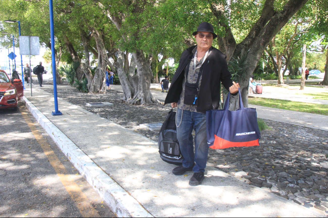 Viaje de reflexión: Eugenio, turista argentino     se despide de Cancún tras unas merecidas vacaciones     