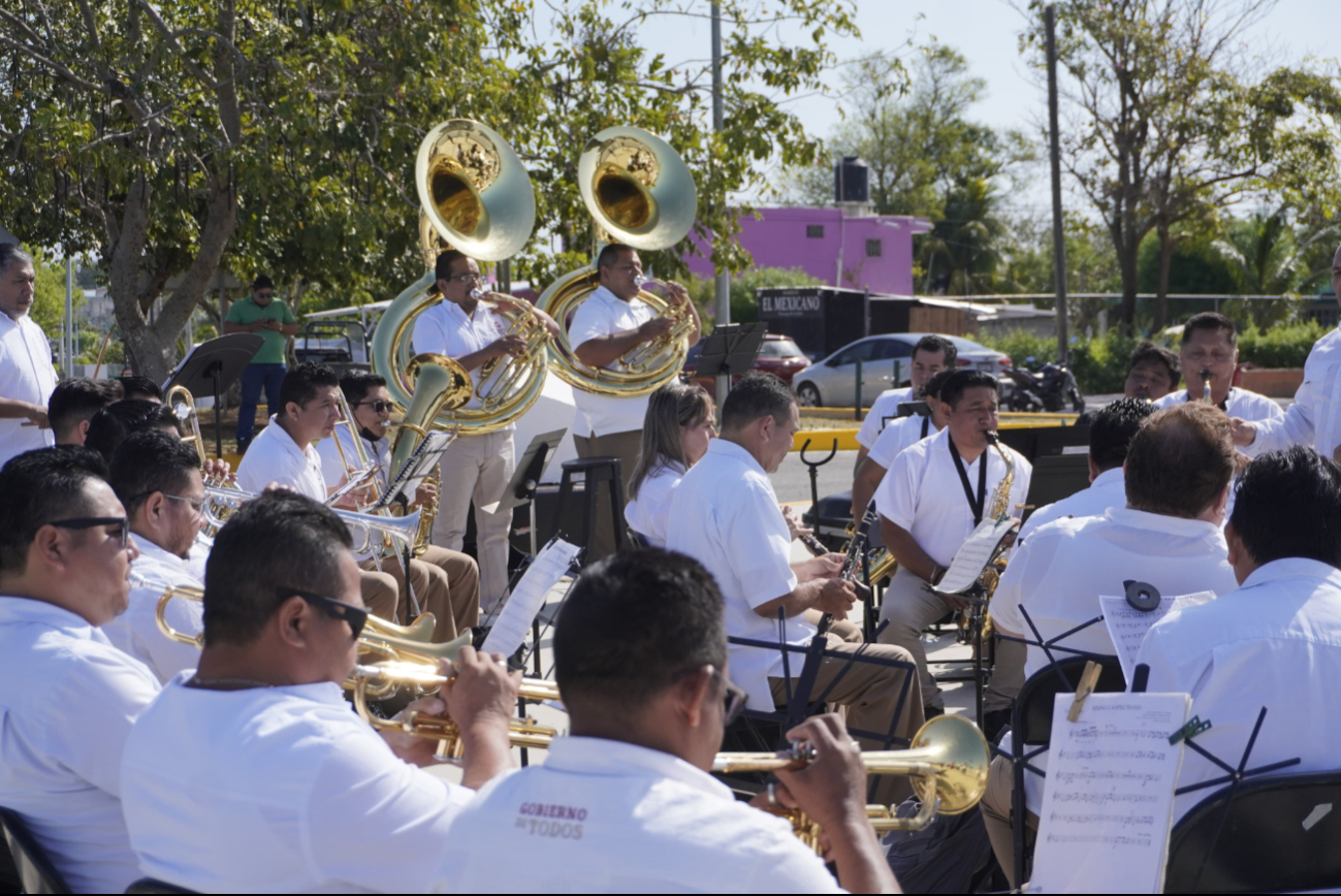 También se contó con la participación de una orquesta También se contó con la participación de una orquesta