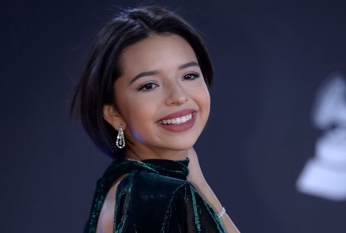 Exnovio de Ángela Aguilar reaparece en redes y manda indirecta