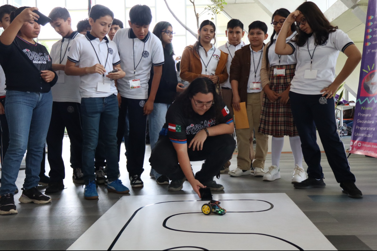 Éxito en la primera edición del Concurso de Robótica de la Anáhuac Mayab