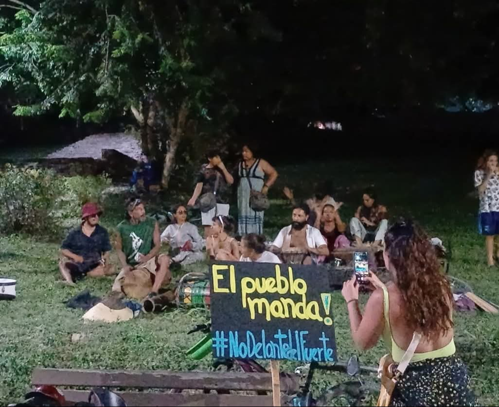 Ambientalistas mantienen plantón contra obra de Sedena en Bacalar