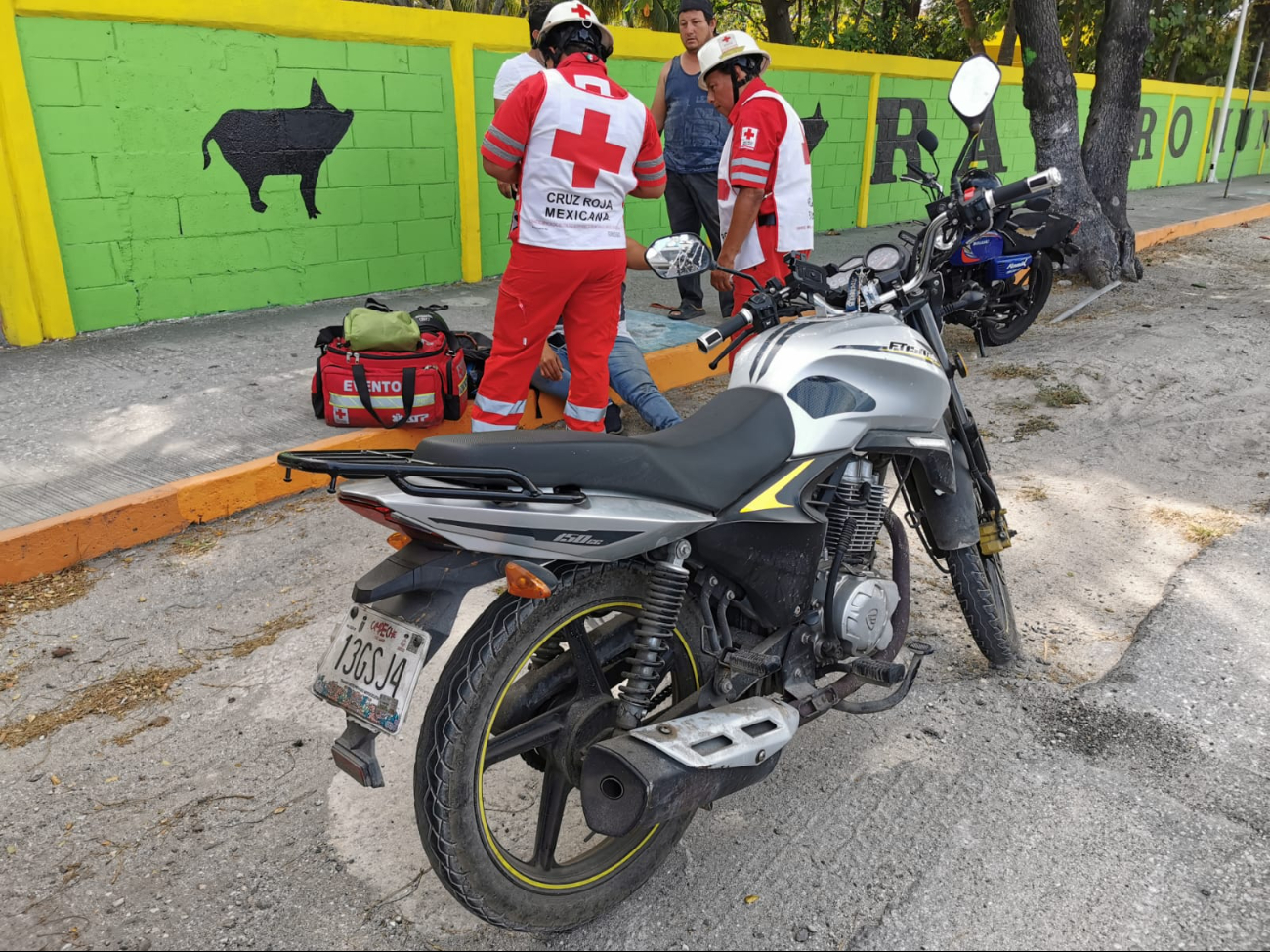 Taxista accidenta a motociclista frente al rastro Taxista accidenta a motociclista frente al rastro