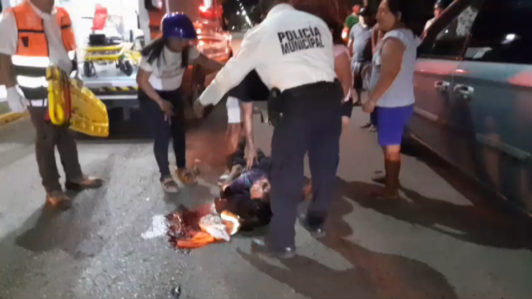Joven termina con la mandíbula rota al chocar su motocicleta Joven termina con la mandíbula rota al chocar su motocicleta