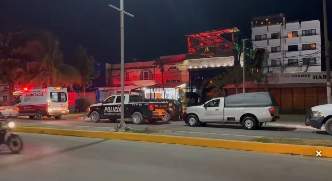 Extranjero se desvanece dentro de una farmacia en Tulum y pierde la vida 