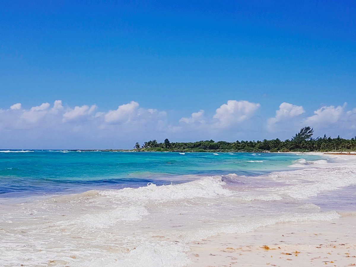 Esta es la playa a dos horas de Cancún con pocos turistas y oleaje tranquilo