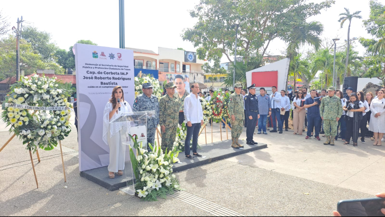 Durante el homenaje póstumo, afirmó que se reforzará la presencia de fuerzas de seguridad en Tulum y en toda la entidad Durante el homenaje póstumo, afirmó que se reforzará la presencia de fuerzas de seguridad en Tulum y en toda la entidad