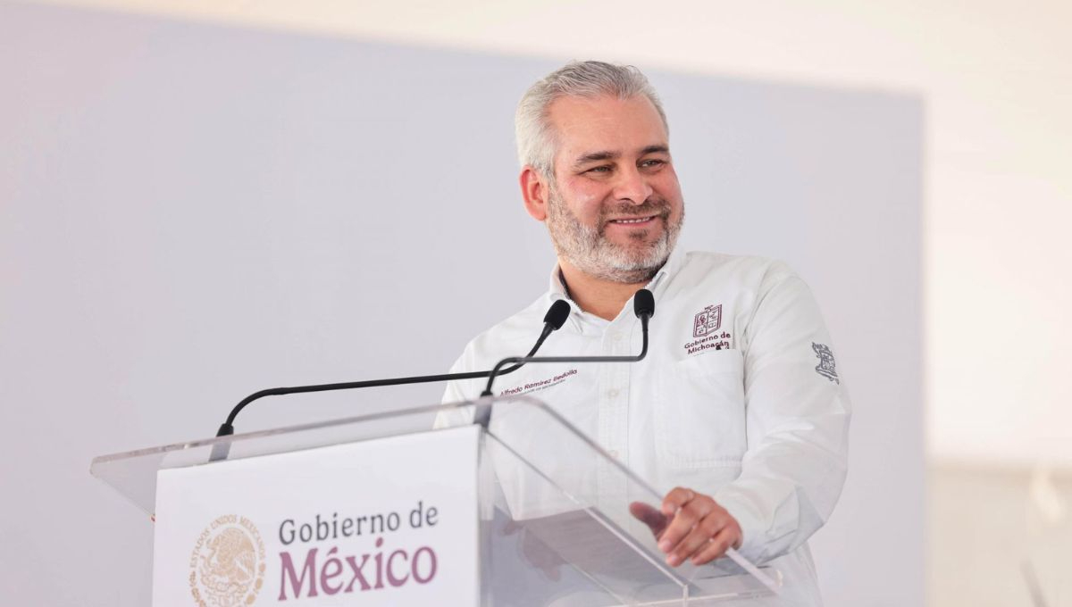 Interpol emite ficha roja contra exgobernador de Michoacán, Silvano Aureoles, por desvío millonario​