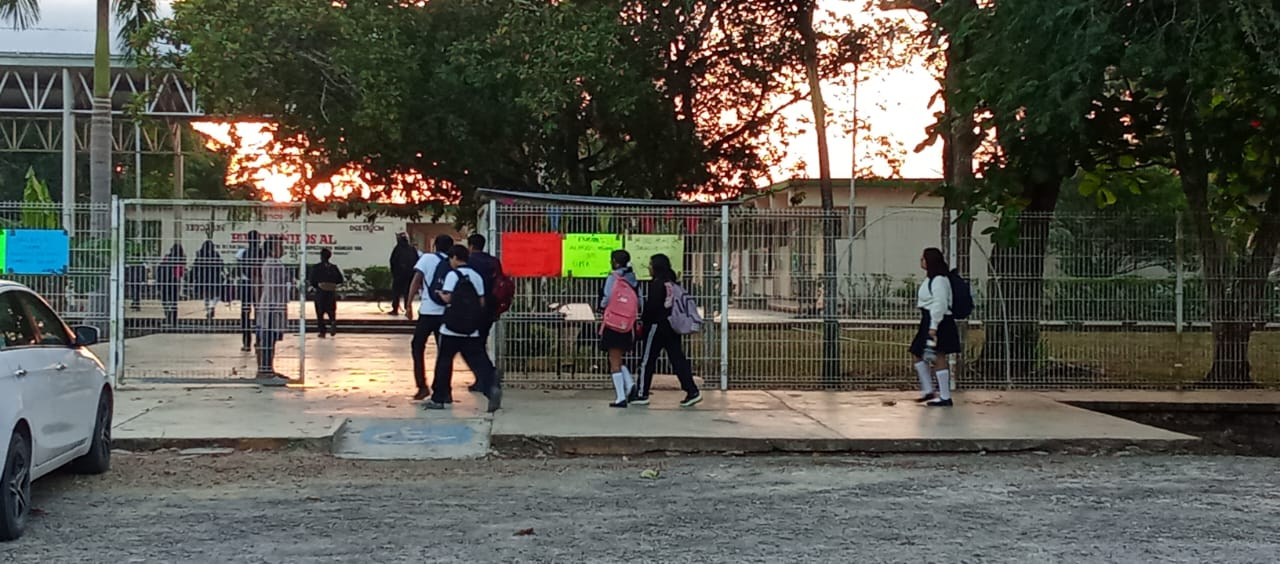 Alumnos del Bachillerato Tecnológico 186 de Kantunilkín regresan a  clases