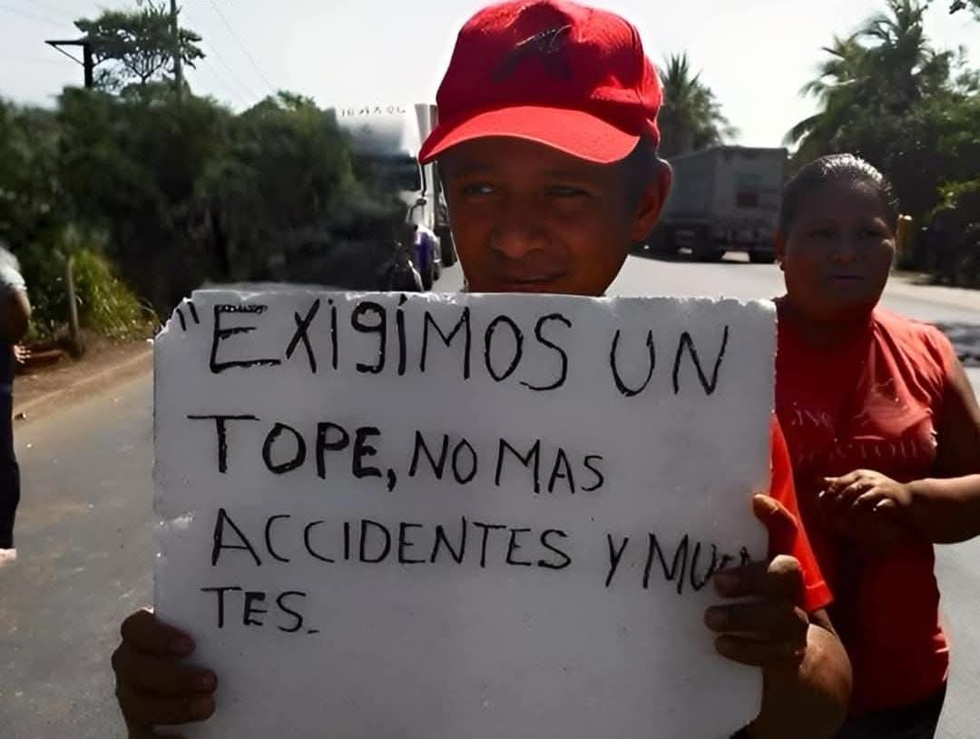 Las personas que viajan en transporte público quedan vulnerables ante la falta de señalizaciones Las personas que viajan en transporte público quedan vulnerables ante la falta de señalizaciones