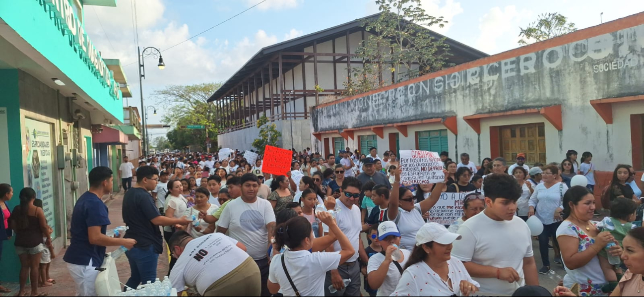 Los protestantes llegaron hasta el parque principal de la ciudad. Los protestantes llegaron hasta el parque principal de la ciudad.