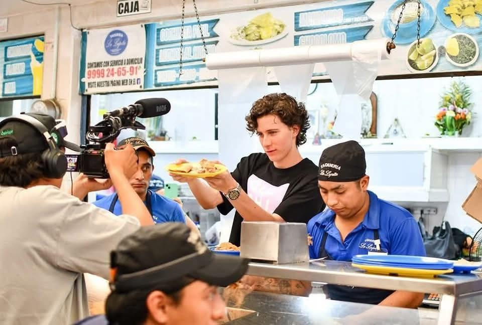 RobeGrill degusta de la gastronomía yucateca en el mercado de Santiago en Mérida  