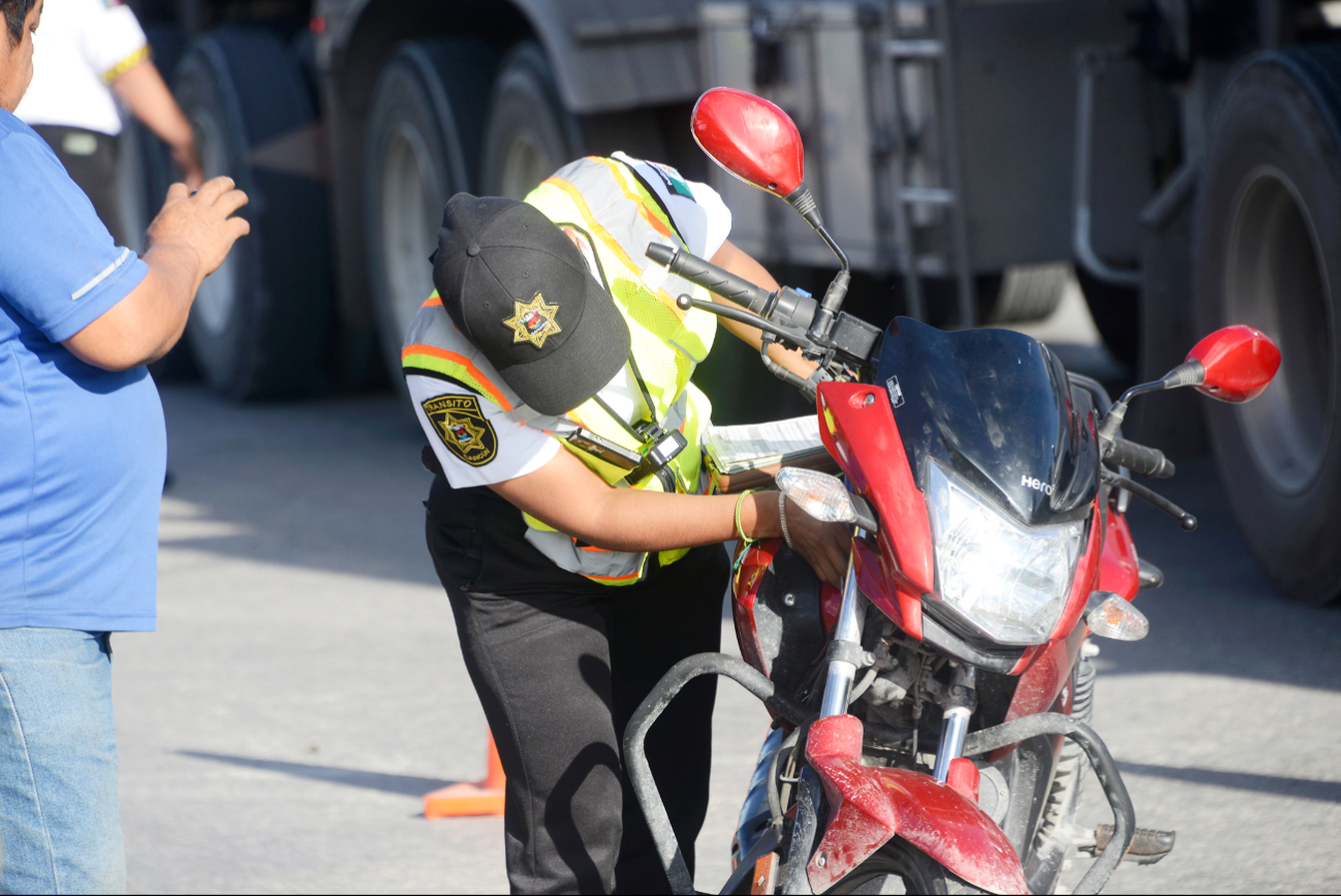 Autoridades refuerzan inspecciones en las calles y avenidas. Autoridades refuerzan inspecciones en las calles y avenidas.