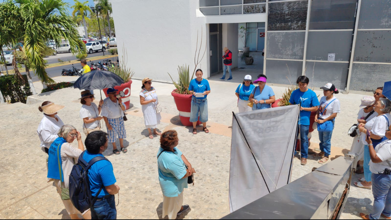 Grupo provida llega al Congreso de Campeche a orar contra el aborto