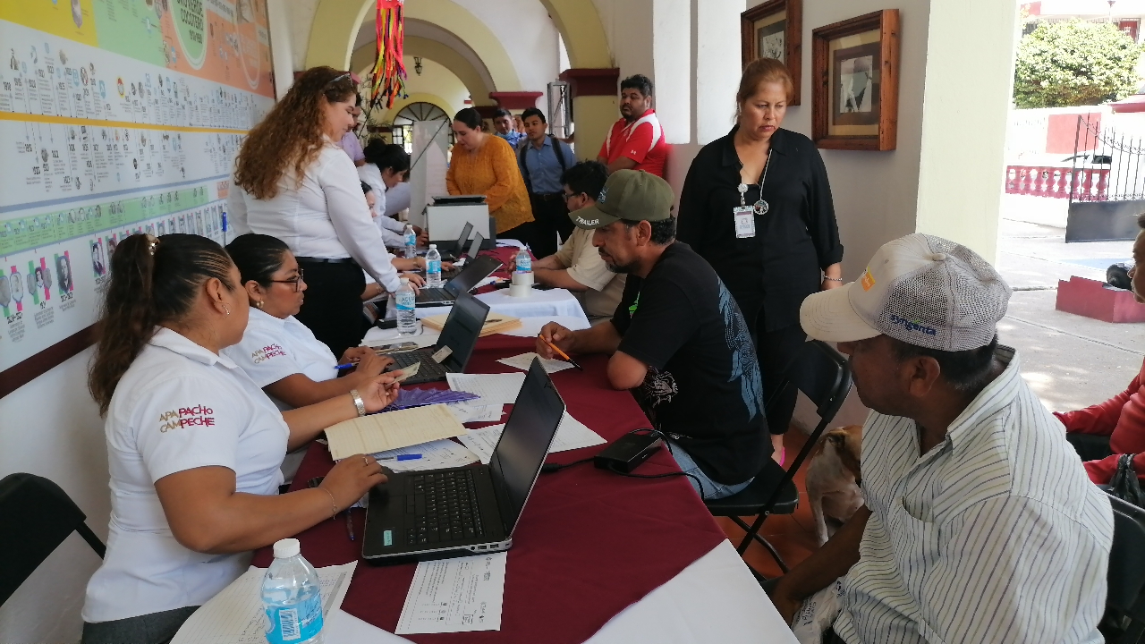 Sector petrolero en declive afecta a cientos de trabajadores en Ciudad del Carmen Sector petrolero en declive afecta a cientos de trabajadores en Ciudad del Carmen