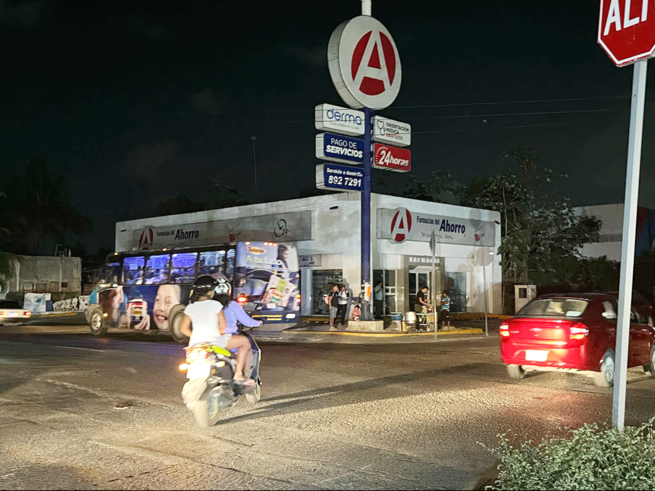 Apagón masivo sigue afectando a decenas de colonias en Quintana Roo