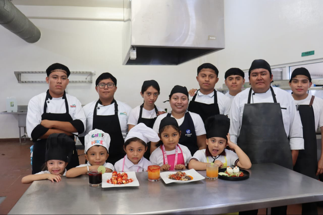 Alumnos de la Miguel Hidalgo guisan de forma saludable con ayuda de universitarios de la Mayab Alumnos de la Miguel Hidalgo guisan de forma saludable con ayuda de universitarios de la Mayab