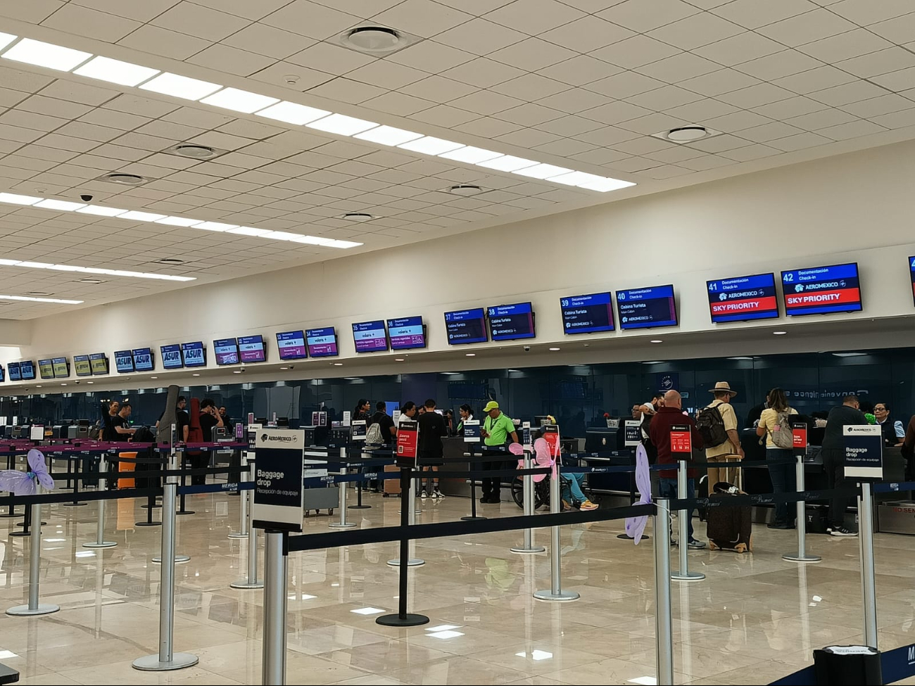 Hay afluencia regular de pasajeros en el aeropuerto de Mérida Hay afluencia regular de pasajeros en el aeropuerto de Mérida