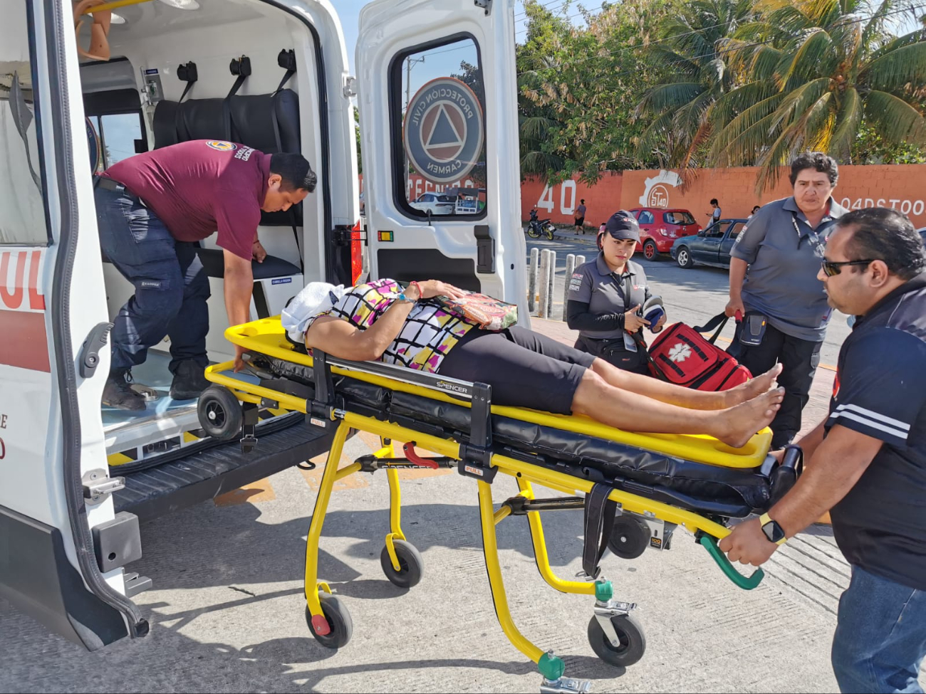 La mujer sería trasladada al hospital en base a su dolor que sentía. La mujer sería trasladada al hospital en base a su dolor que sentía.