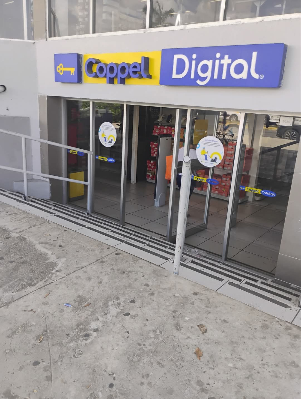 La tienda Coppel también fue señalada por su inadecuada estructura. La tienda Coppel también fue señalada por su inadecuada estructura.