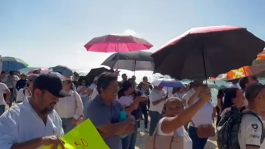 Las marchas de docentes en Playa del Carmen se realizaron para llamar la atención de medios internacionales Las marchas de docentes en Playa del Carmen se realizaron para llamar la atención de medios internacionales