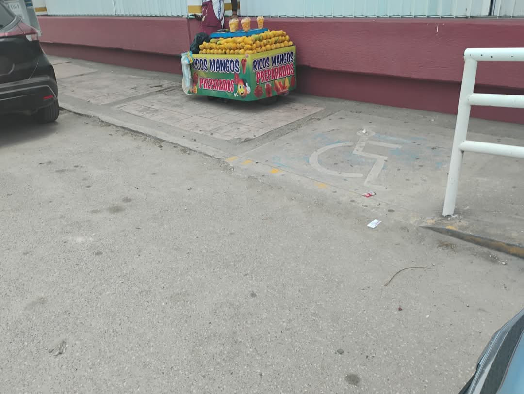 Exigen atención a los accesos y espacios para personas con dispacidad en Chetumal