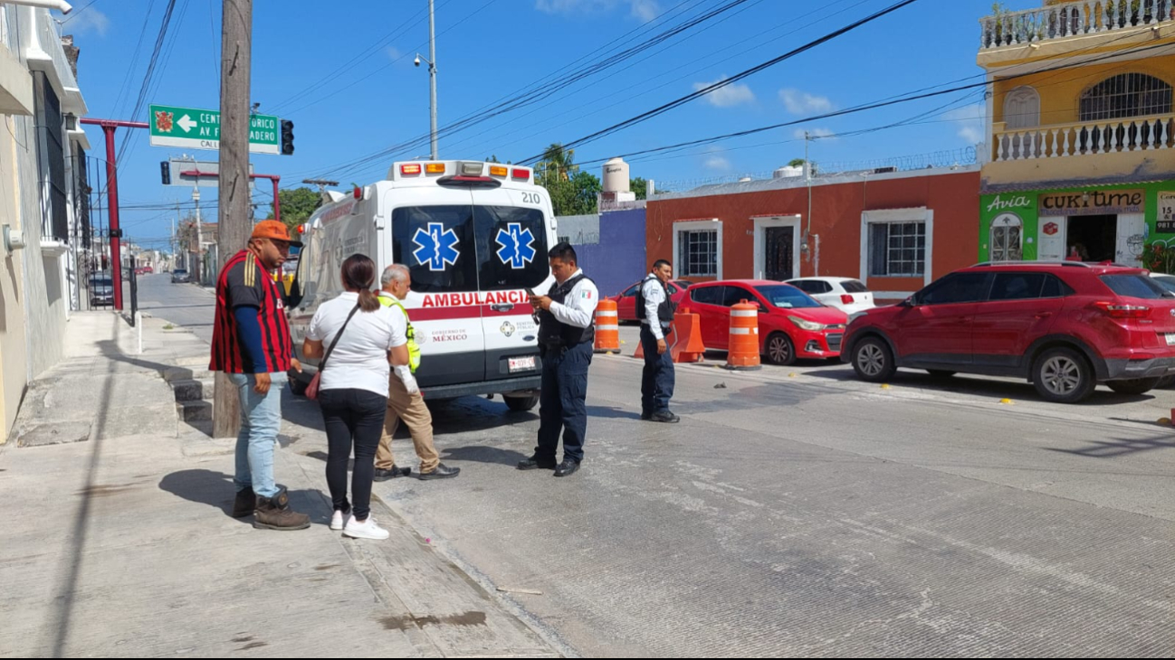 Impacto entre motoneta y transporte público deja un  herido en Campeche