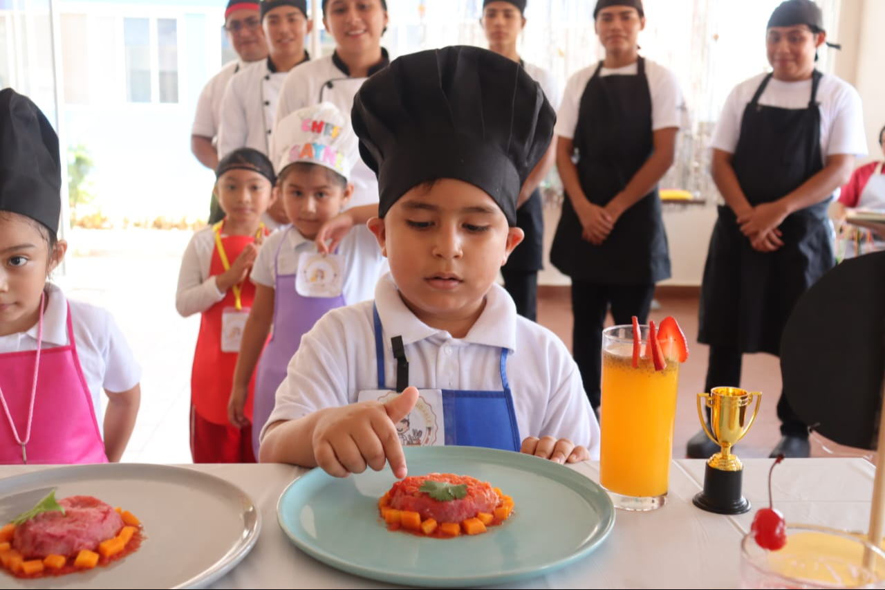 Los niños elaboraron entrada, plato fuerte, bebida y postre con alimentos de la región. Los niños elaboraron entrada, plato fuerte, bebida y postre con alimentos de la región.
