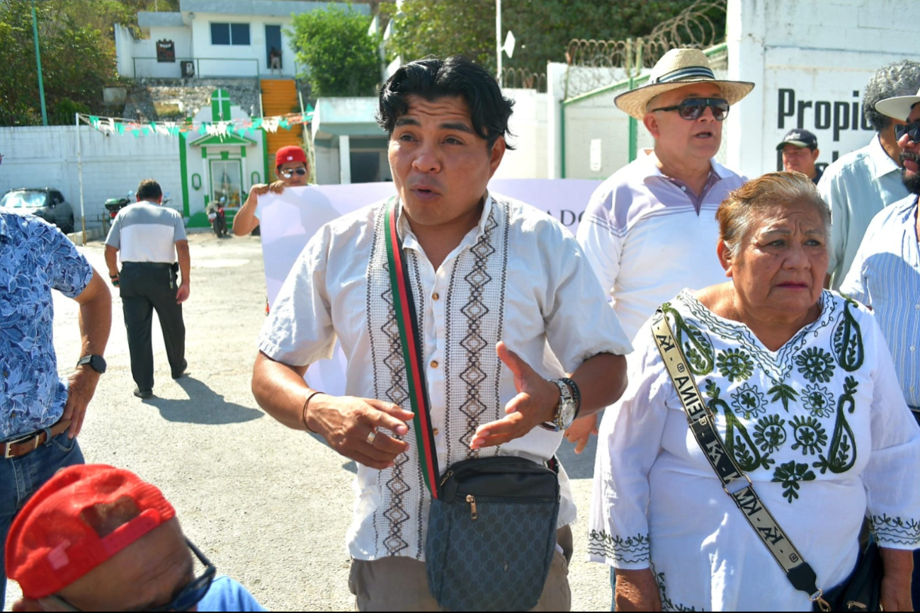 Trabajadores exigen restablecer servicios médicos Trabajadores exigen restablecer servicios médicos