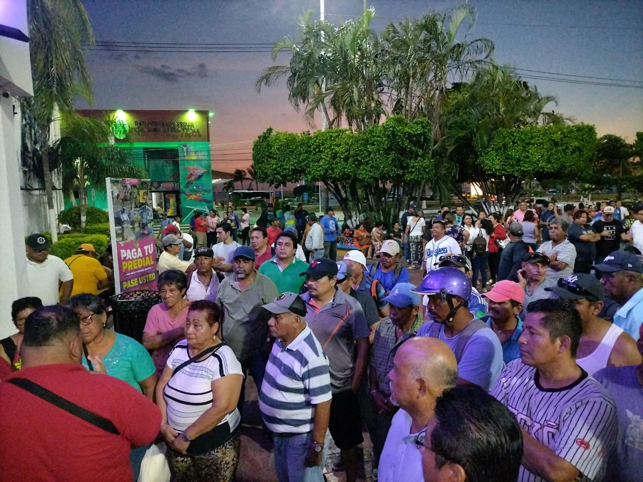 Protestan en Carmen: Se quedan sin empleo mujeres con 30 años de servicio