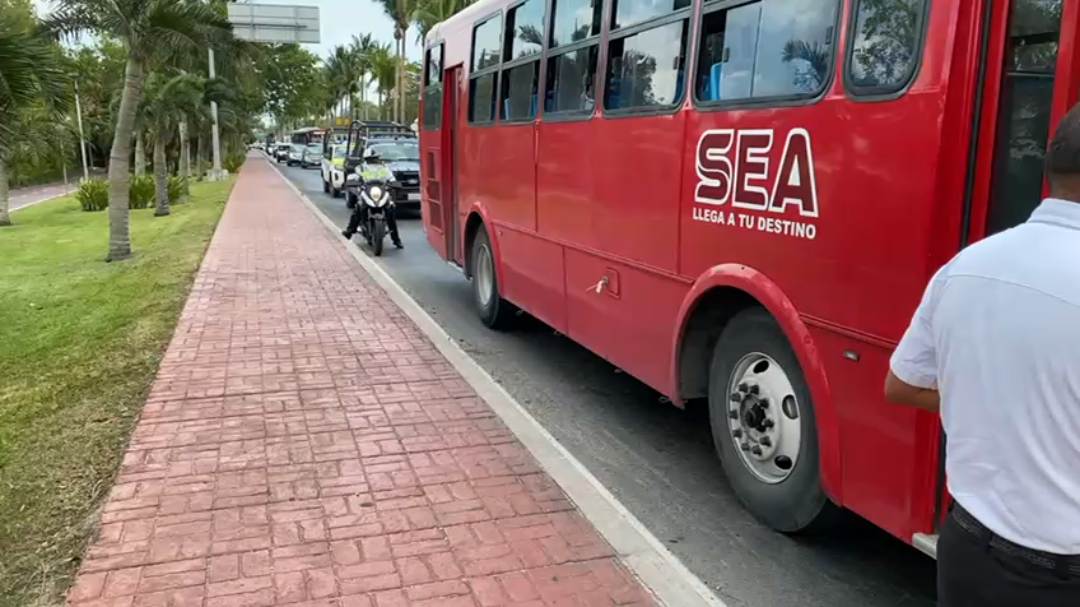 Autoridades llegaron al lugar al recibir el repotre el accidente Autoridades llegaron al lugar al recibir el repotre el accidente