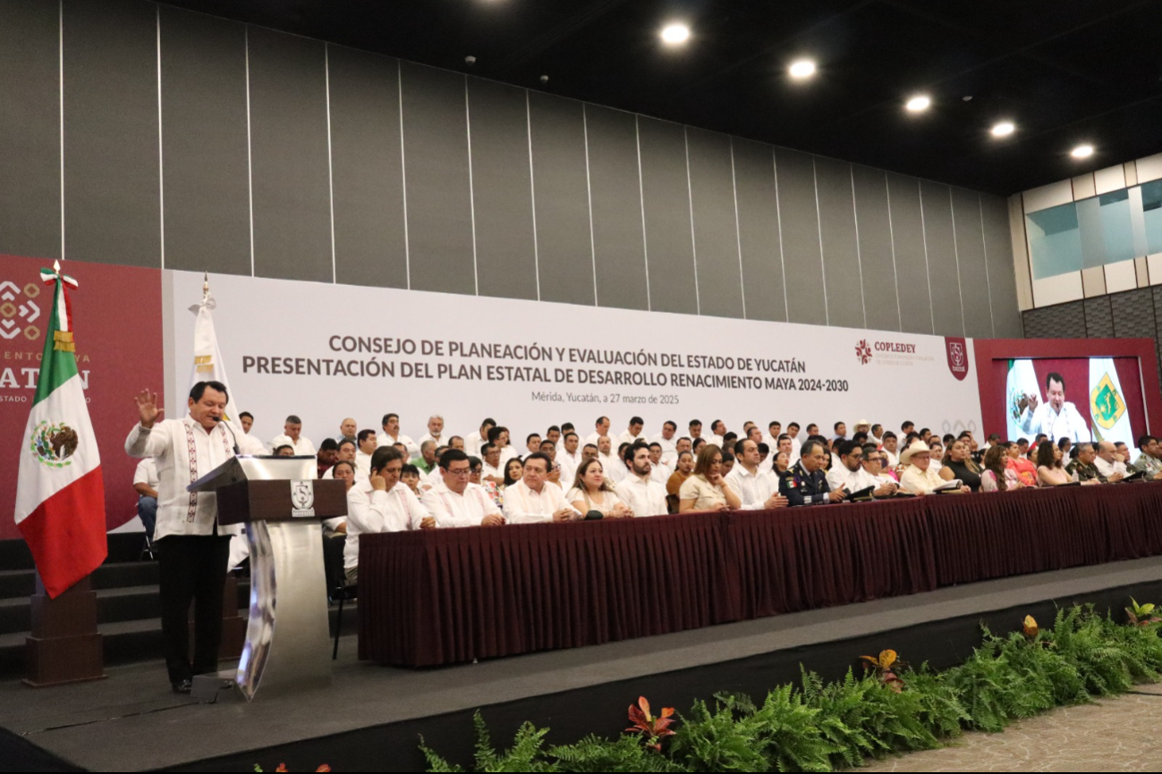 Joaquín Díaz Mena presentó el Plan de Desarrollo Renacimiento Maya Joaquín Díaz Mena presentó el Plan de Desarrollo Renacimiento Maya