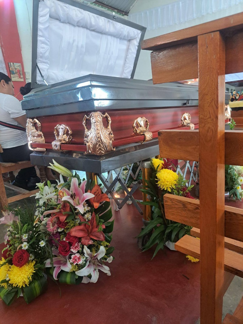La causa de la muerte fue una fuerte infección, la cual aparentemente no fue tratada de forma debida La causa de la muerte fue una fuerte infección, la cual aparentemente no fue tratada de forma debida