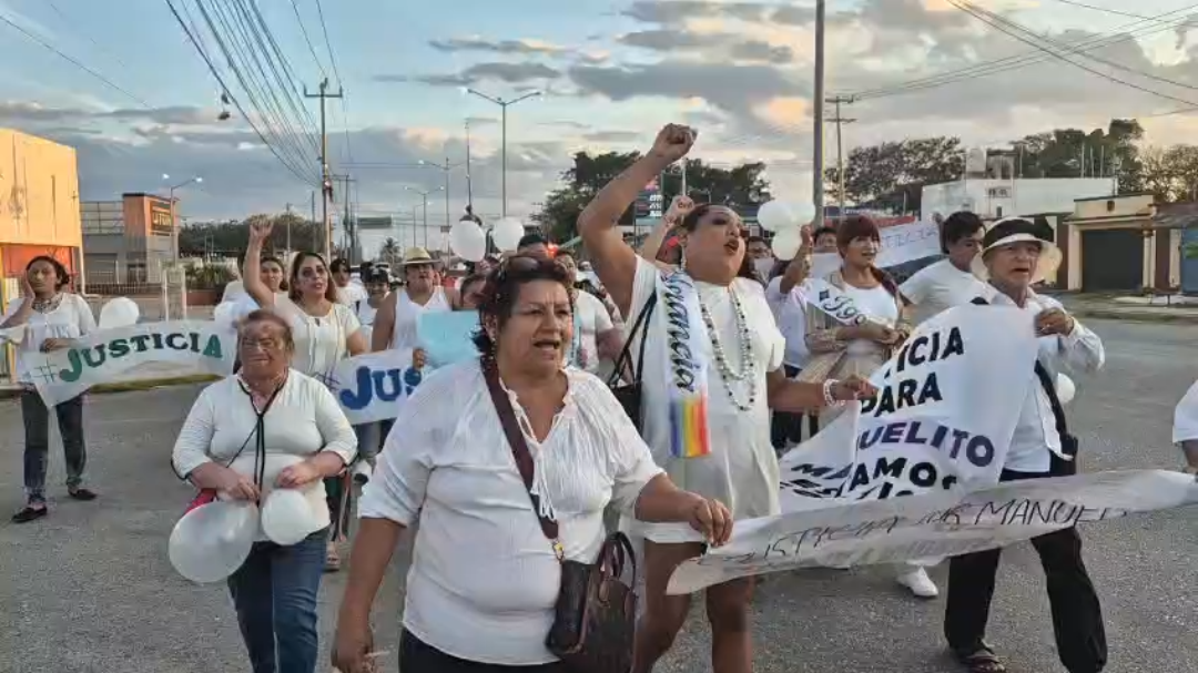 La marcha pacífica inició en la glorieta 'Mujer Campechana' La marcha pacífica inició en la glorieta 'Mujer Campechana'