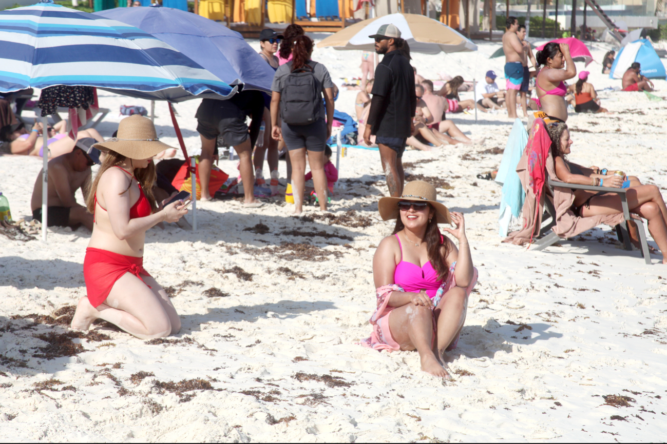 Fiesta y descanso  conviven en armonía: “Springbreakers" disfrutan de las playas de Cancún 