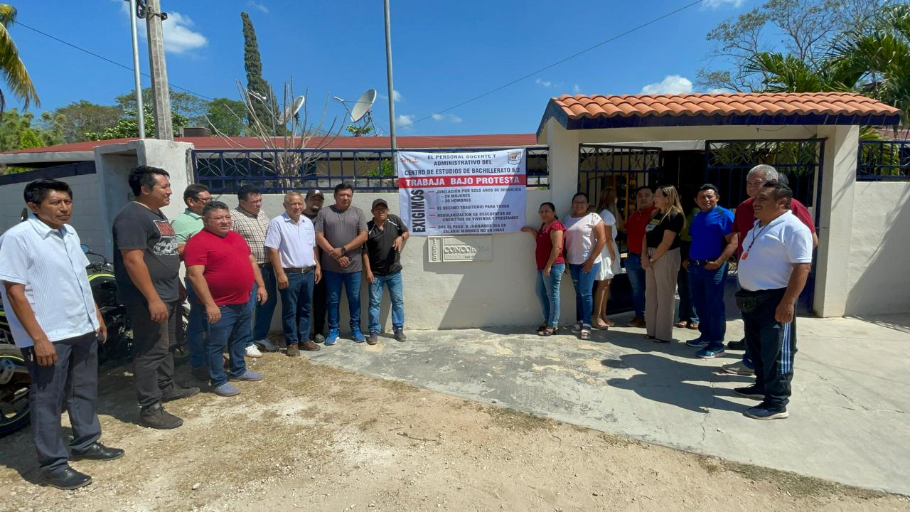 Docentes en Hopelchén protestan contra reformas y exigen mejores condiciones laborales