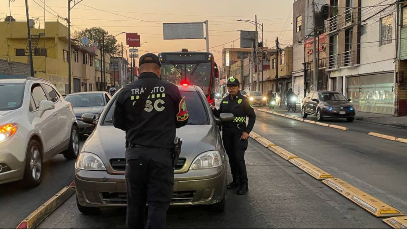 ¿Qué portaplacas SÍ está permitido en la CDMX y puedes circular sin ser multado? ¿Qué portaplacas SÍ está permitido en la CDMX y puedes circular sin ser multado?
