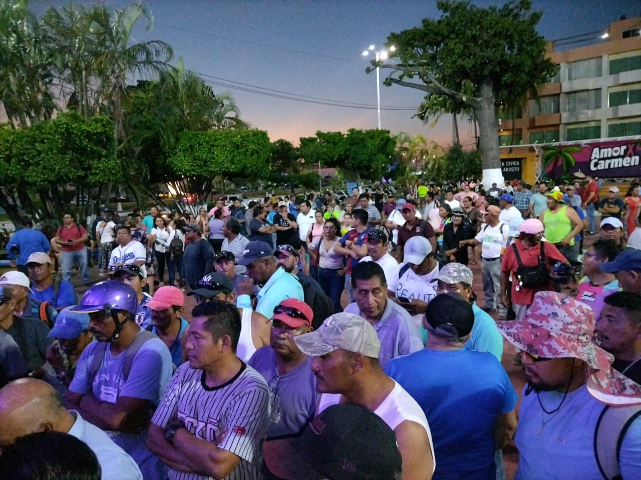 Sindicatos SUTBAJC y SUTPMIDEC protestan y buscan negociar la minuta de trabajo 2025 Sindicatos SUTBAJC y SUTPMIDEC protestan y buscan negociar la minuta de trabajo 2025