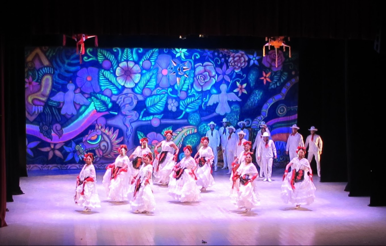 Todos los eventos son de acceso libre para acercar el teatro a la comunidad Todos los eventos son de acceso libre para acercar el teatro a la comunidad