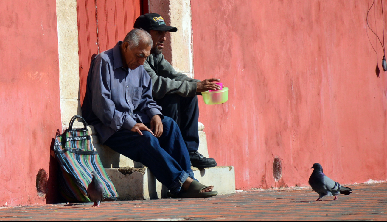 En el albergue solo habitan 49 hombres y mujeres de la tercera edad porque constantemente se van y entran nuevas personas con necesidad En el albergue solo habitan 49 hombres y mujeres de la tercera edad porque constantemente se van y entran nuevas personas con necesidad