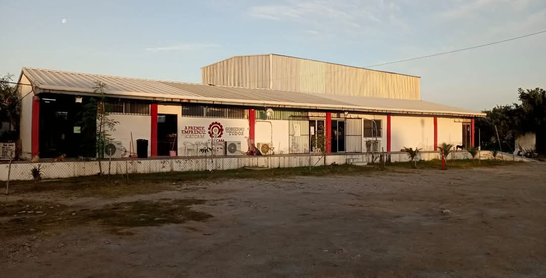 La inundación del 10 de marzo afectó el tendido eléctrico subterráneo, dejando sin energía al Plantel 05 del ICATCAM y la Escuela Federal Número 7