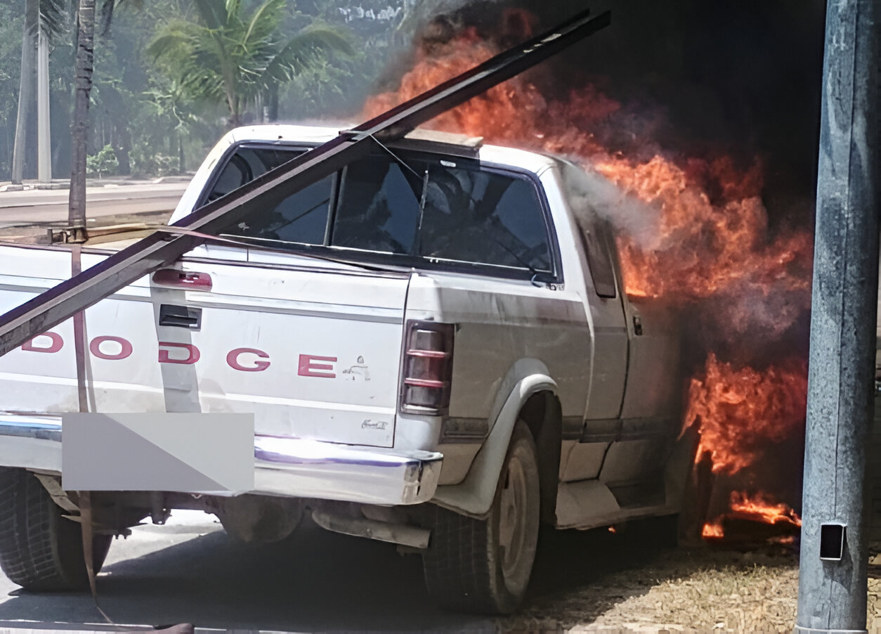 Bomberos y Protección Civil actuaron rápidamente para sofocar las llamas Bomberos y Protección Civil actuaron rápidamente para sofocar las llamas