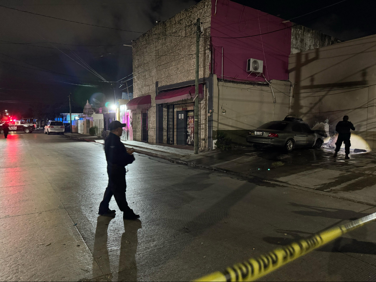 Dan más de 15 balazos a un bar; un vehículo termina quemado Dan más de 15 balazos a un bar; un vehículo termina quemado