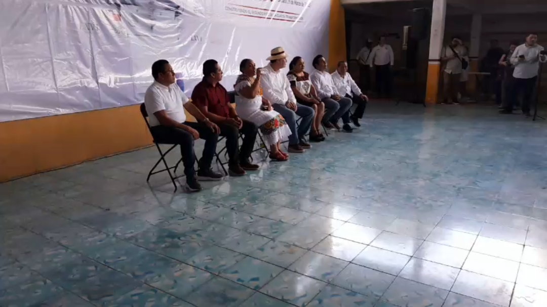 Docentes le dan la bienvenida al Senador Noroña en su visita a Calkini Docentes le dan la bienvenida al Senador Noroña en su visita a Calkini