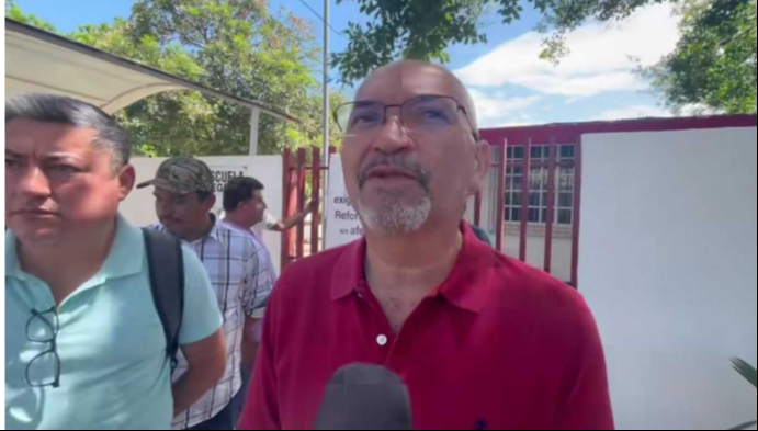 Docentes y administrativos se quedan sin cobrar Docentes y administrativos se quedan sin cobrar