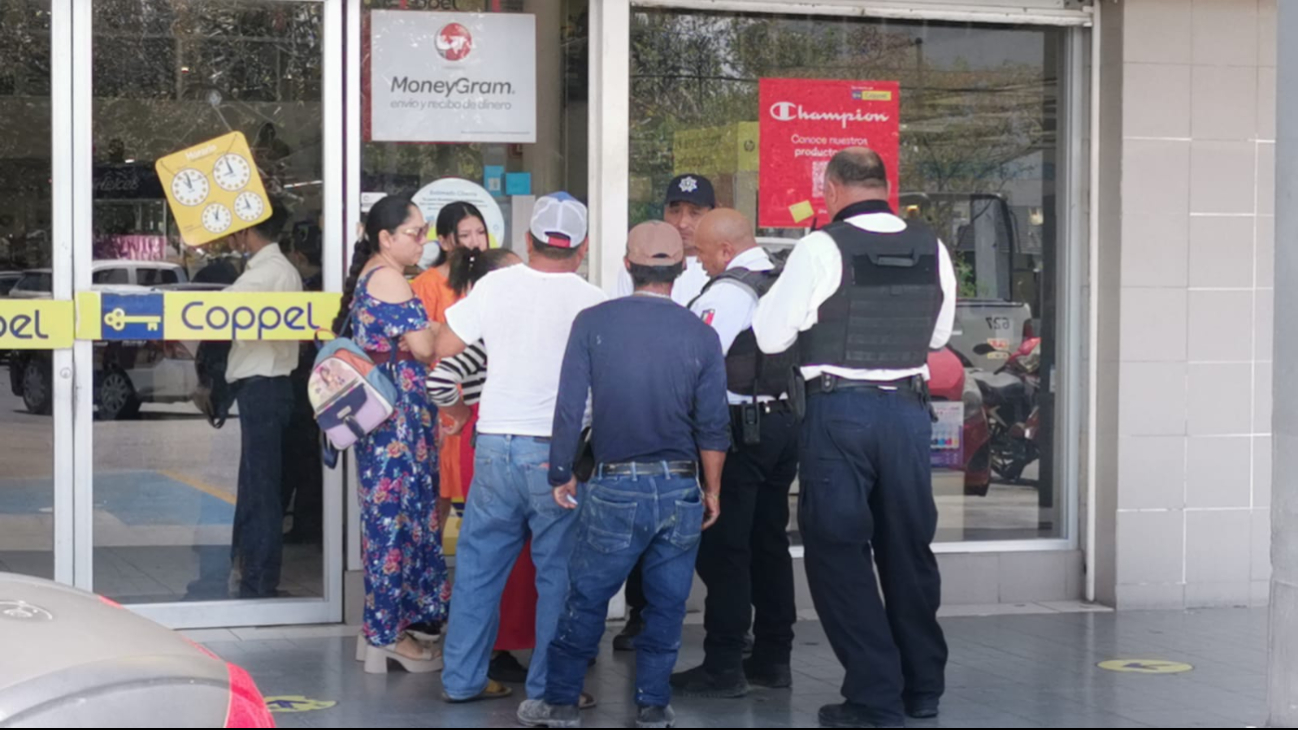 Empleada pidió ayuda y sus supervisores llamaron al 911 Empleada pidió ayuda y sus supervisores llamaron al 911