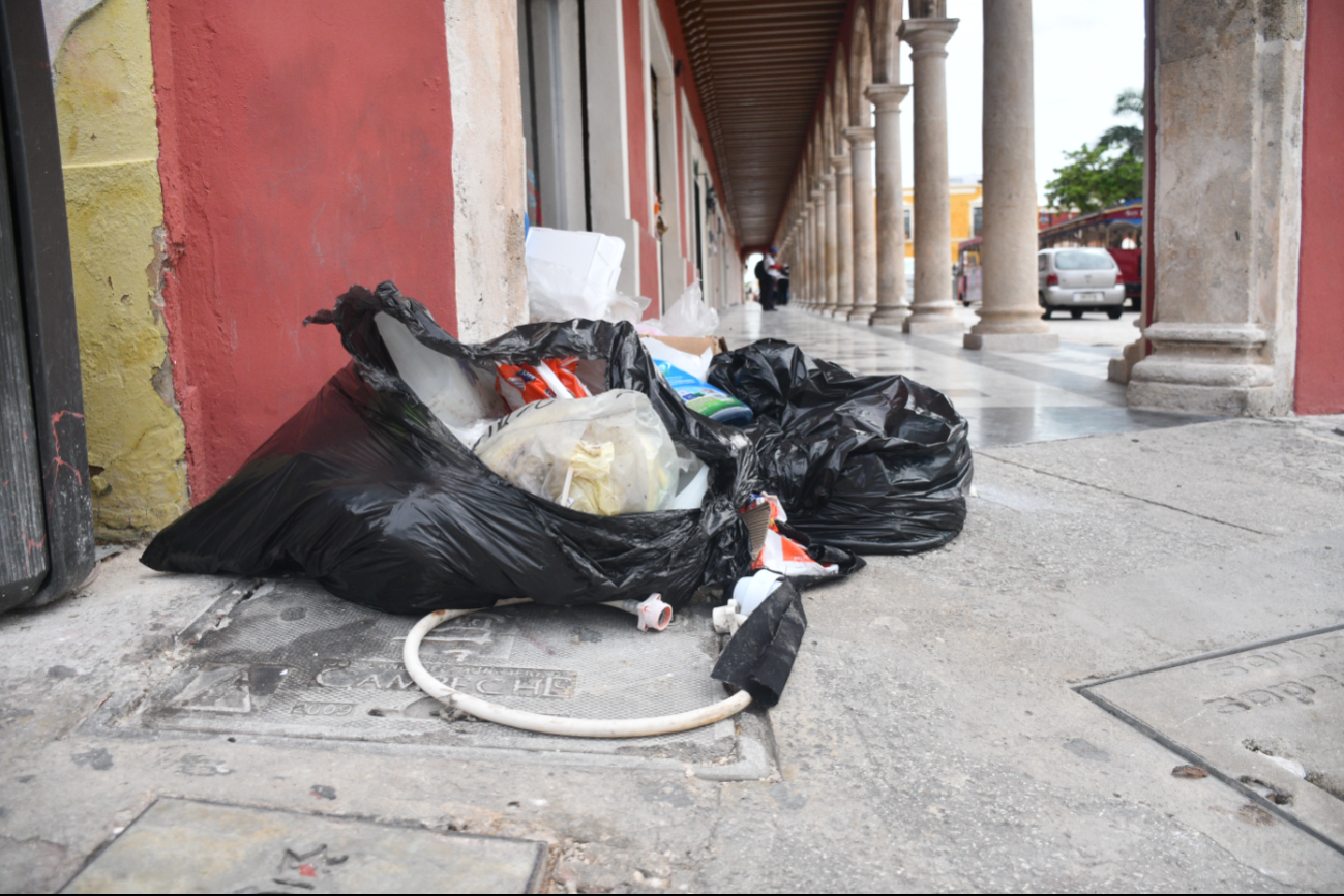 En Campeche se generan hasta 290 toneladas de basura diariamente, principalmente en el Centro Histórico En Campeche se generan hasta 290 toneladas de basura diariamente, principalmente en el Centro Histórico