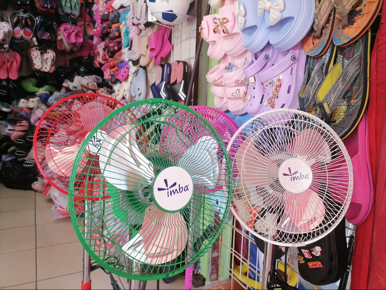Los precios van de 400 a 700 pesos, y los clientes prefieren los ventiladores de metal por su menor ruido Los precios van de 400 a 700 pesos, y los clientes prefieren los ventiladores de metal por su menor ruido