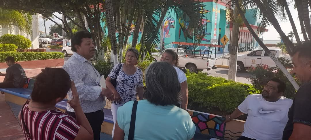 Los trabajadores despedidos, en su mayoría de la tercera edad, enfrentan dificultades para obtener empleo y buscan proceder legalmente