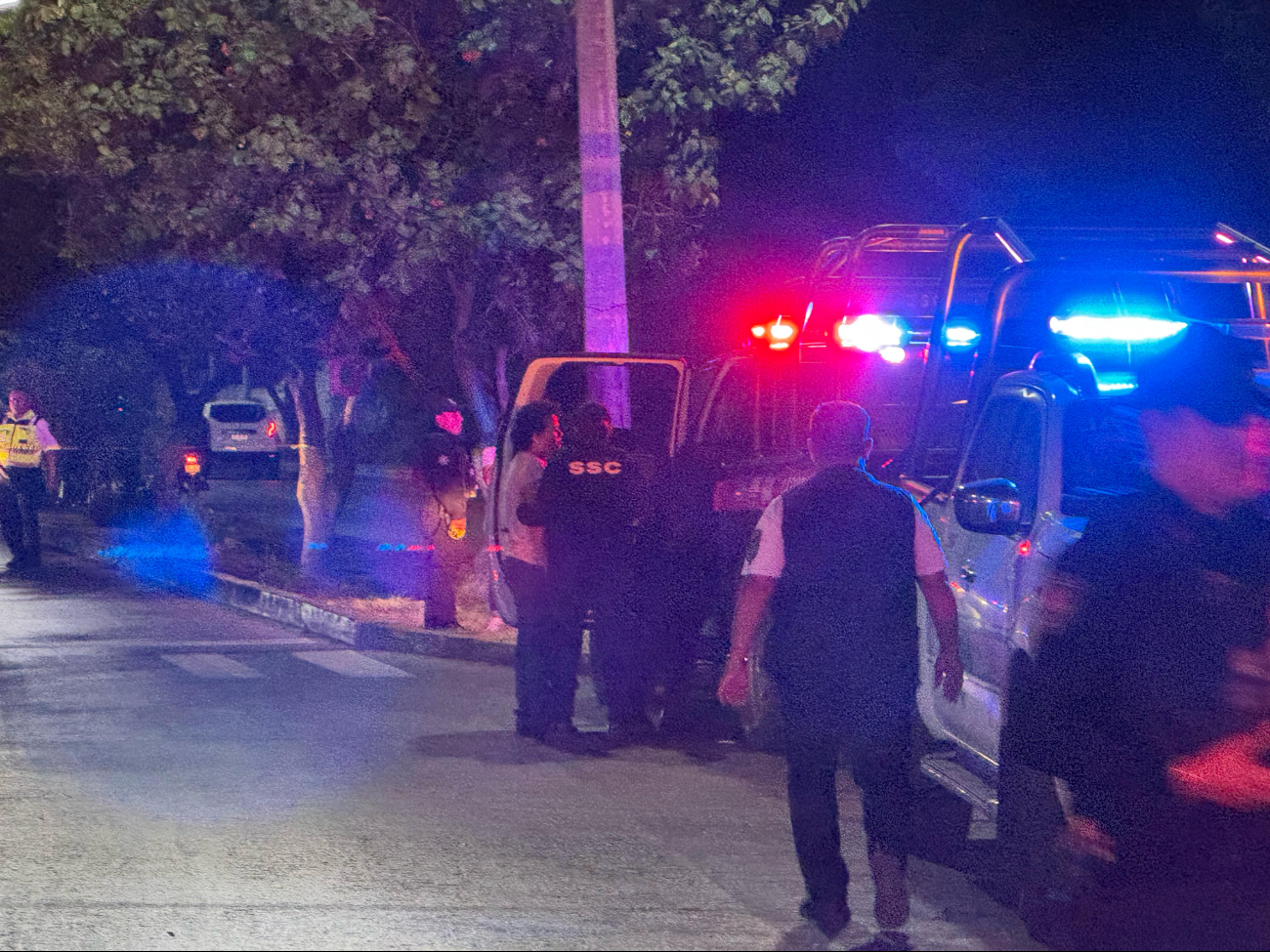 Un conductor impactó a una moto e intentó darse a la fuga, pero terminó incendiado. Un conductor impactó a una moto e intentó darse a la fuga, pero terminó incendiado.